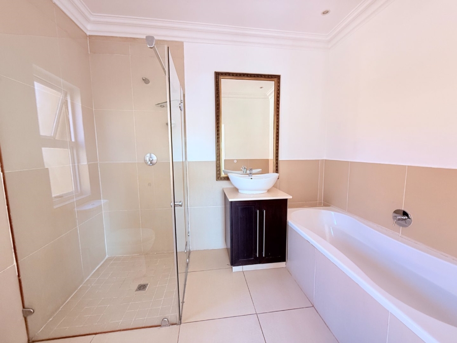 5 Bedroom Property for Sale in Blue Valley Golf Estate Gauteng