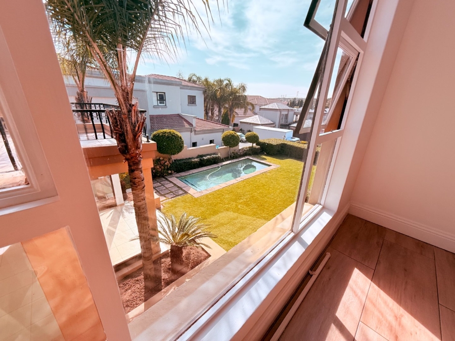 5 Bedroom Property for Sale in Blue Valley Golf Estate Gauteng