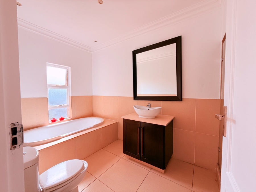 5 Bedroom Property for Sale in Blue Valley Golf Estate Gauteng