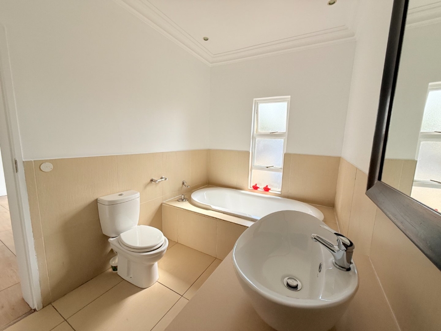 5 Bedroom Property for Sale in Blue Valley Golf Estate Gauteng