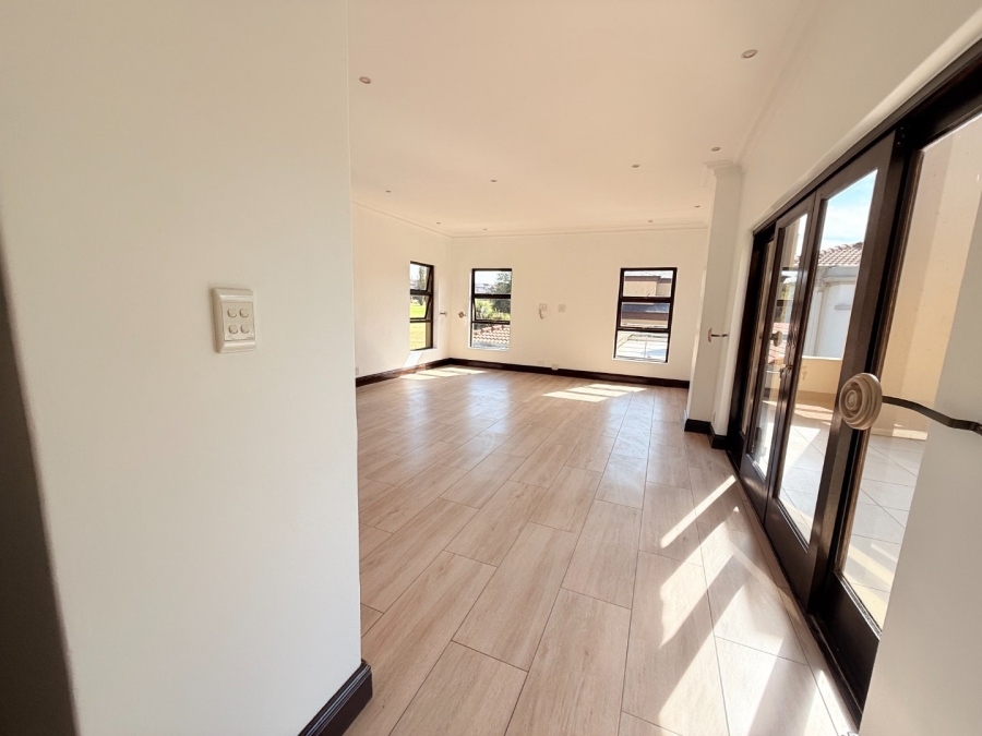 5 Bedroom Property for Sale in Blue Valley Golf Estate Gauteng