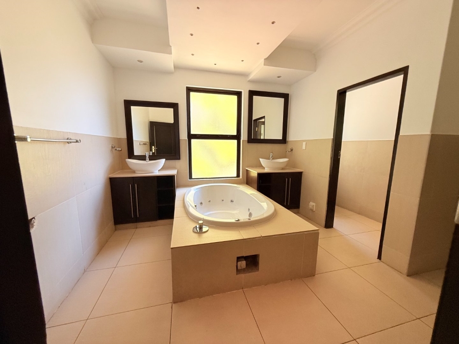 5 Bedroom Property for Sale in Blue Valley Golf Estate Gauteng