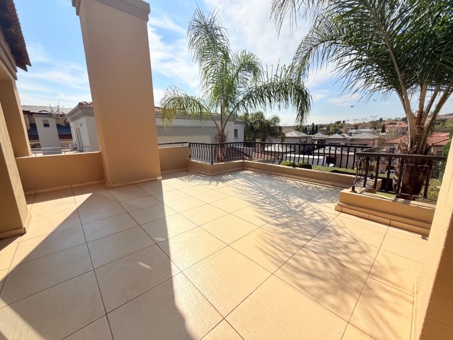 5 Bedroom Property for Sale in Blue Valley Golf Estate Gauteng