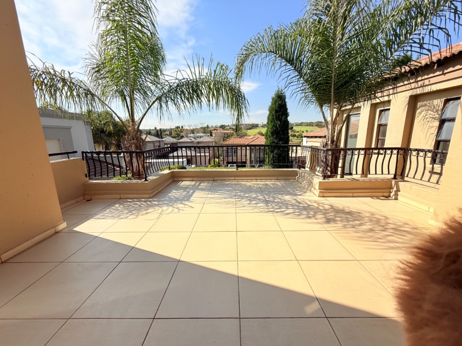5 Bedroom Property for Sale in Blue Valley Golf Estate Gauteng