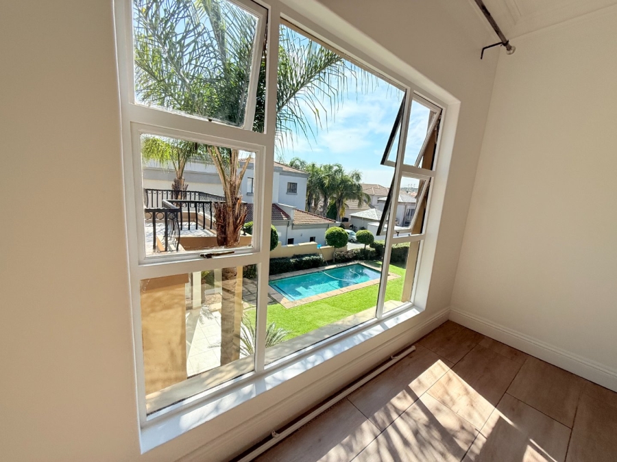 5 Bedroom Property for Sale in Blue Valley Golf Estate Gauteng