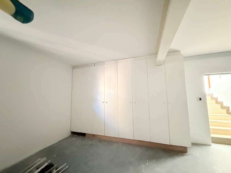 5 Bedroom Property for Sale in Blue Valley Golf Estate Gauteng