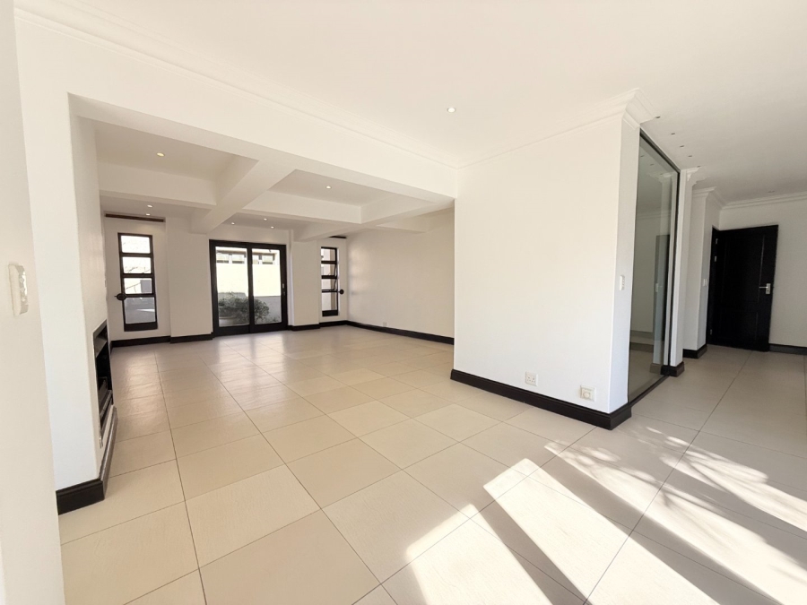 5 Bedroom Property for Sale in Blue Valley Golf Estate Gauteng