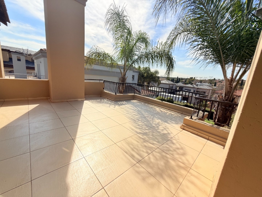 5 Bedroom Property for Sale in Blue Valley Golf Estate Gauteng