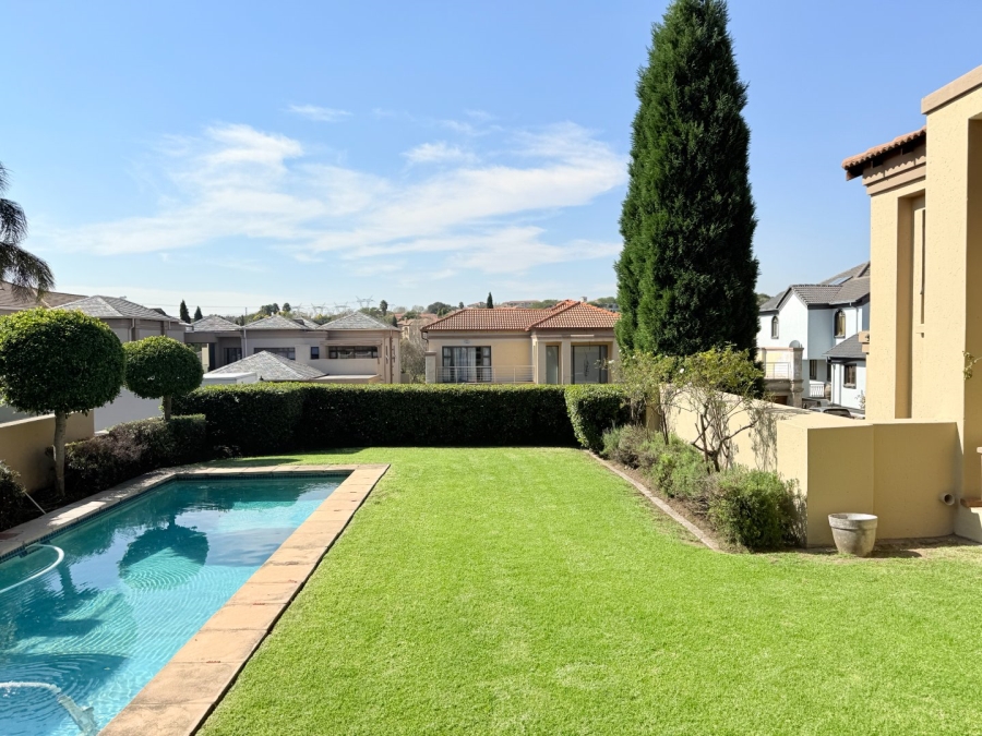 5 Bedroom Property for Sale in Blue Valley Golf Estate Gauteng
