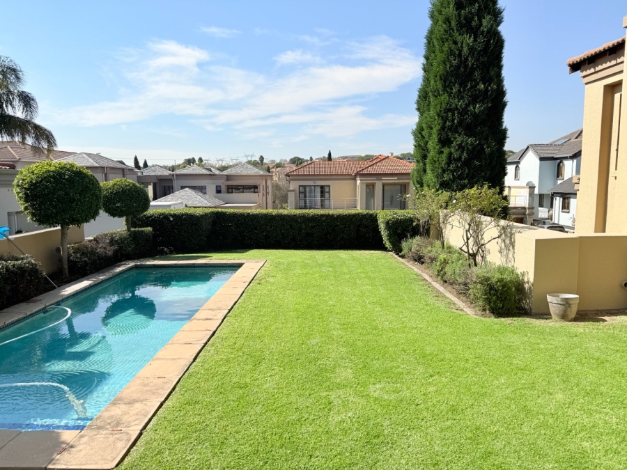 5 Bedroom Property for Sale in Blue Valley Golf Estate Gauteng
