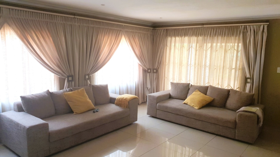 5 Bedroom Property for Sale in Faerie Glen Gauteng