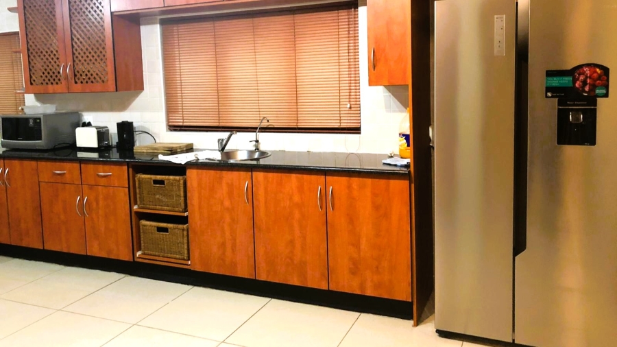 5 Bedroom Property for Sale in Faerie Glen Gauteng
