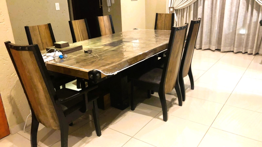 5 Bedroom Property for Sale in Faerie Glen Gauteng