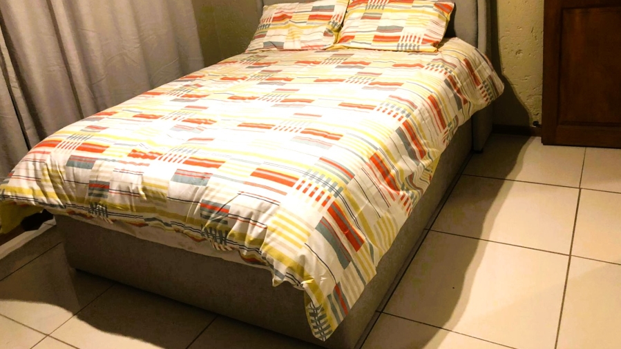5 Bedroom Property for Sale in Faerie Glen Gauteng