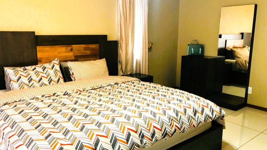 5 Bedroom Property for Sale in Faerie Glen Gauteng
