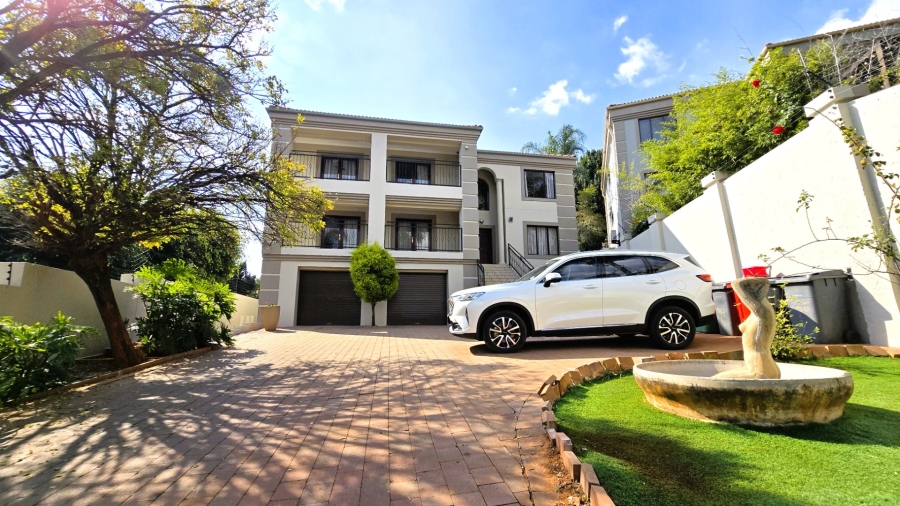 5 Bedroom Property for Sale in Faerie Glen Gauteng