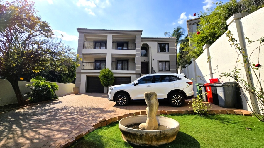 5 Bedroom Property for Sale in Faerie Glen Gauteng