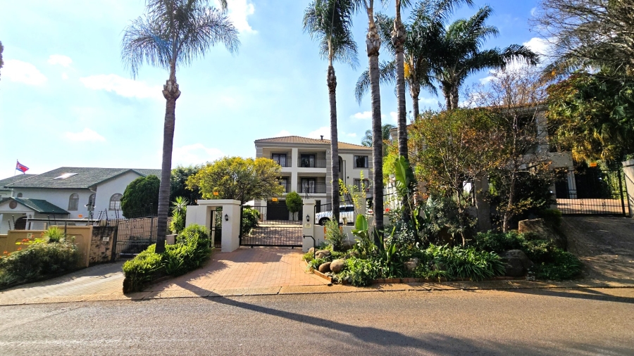 5 Bedroom Property for Sale in Faerie Glen Gauteng