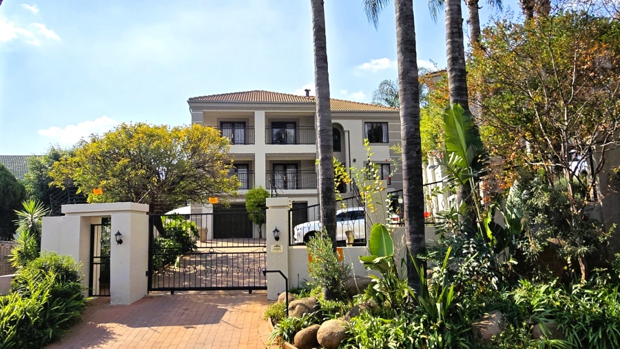 5 Bedroom Property for Sale in Faerie Glen Gauteng