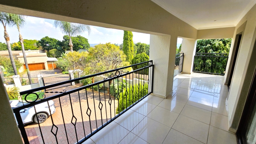 5 Bedroom Property for Sale in Faerie Glen Gauteng