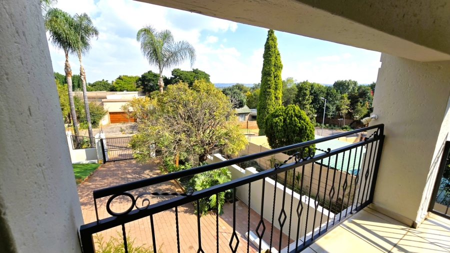 5 Bedroom Property for Sale in Faerie Glen Gauteng