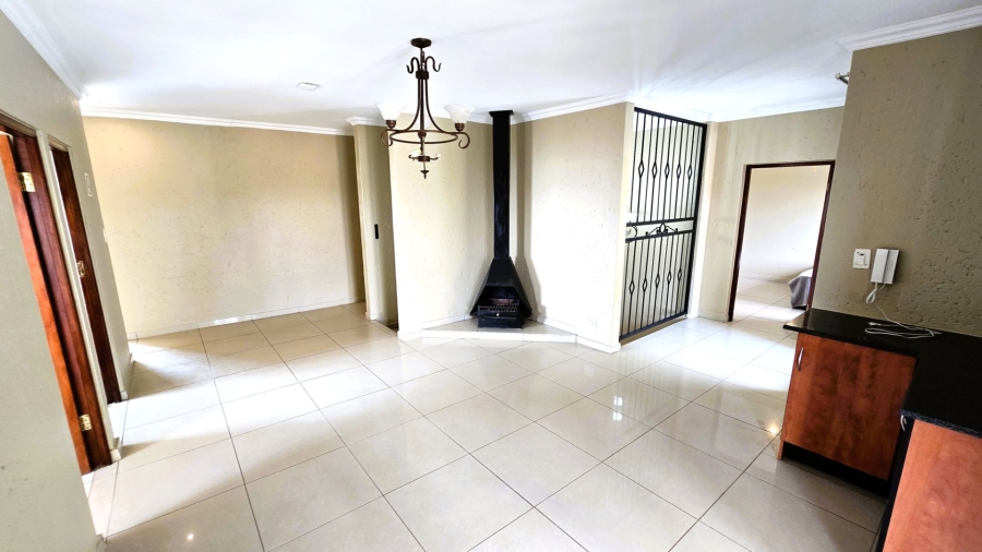 5 Bedroom Property for Sale in Faerie Glen Gauteng