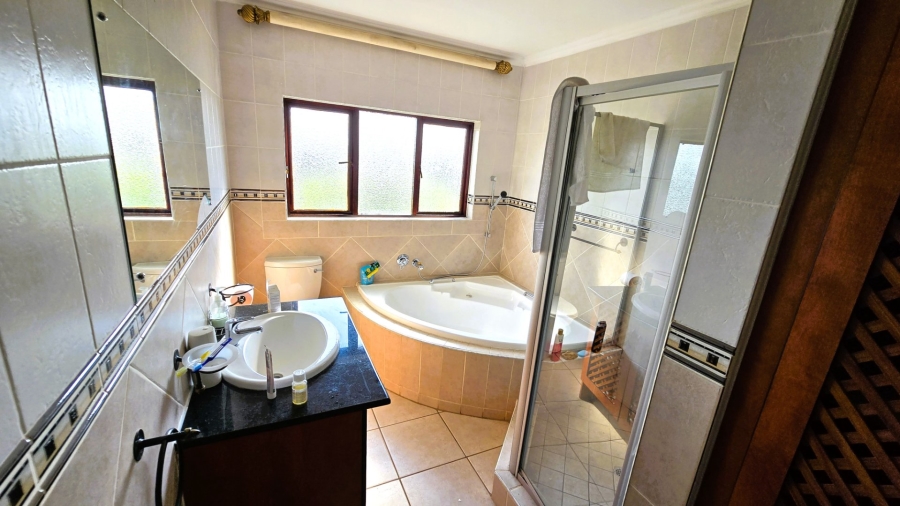 5 Bedroom Property for Sale in Faerie Glen Gauteng