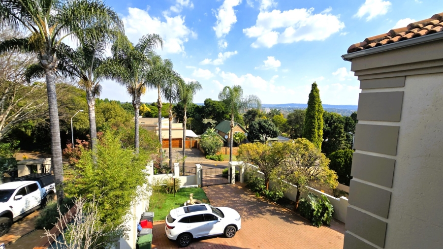 5 Bedroom Property for Sale in Faerie Glen Gauteng
