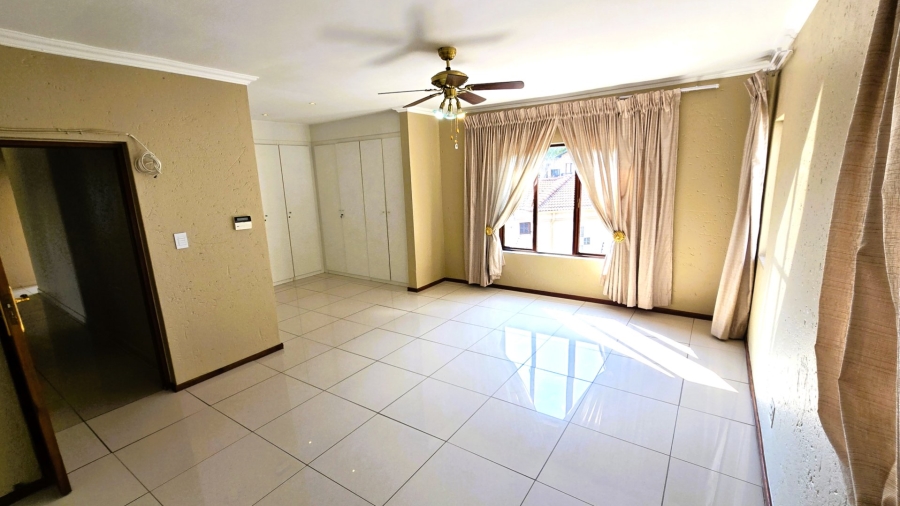 5 Bedroom Property for Sale in Faerie Glen Gauteng