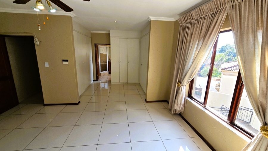 5 Bedroom Property for Sale in Faerie Glen Gauteng