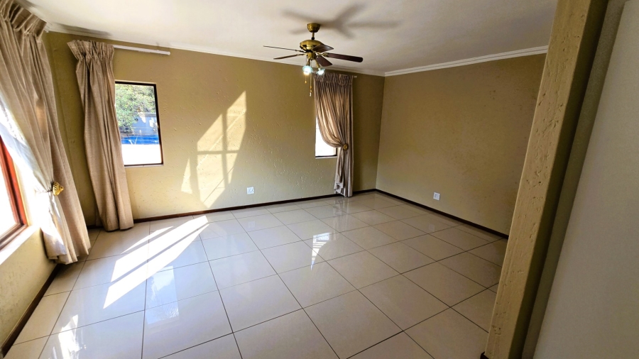 5 Bedroom Property for Sale in Faerie Glen Gauteng