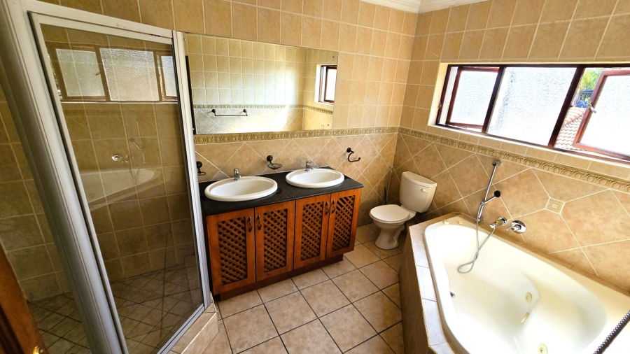 5 Bedroom Property for Sale in Faerie Glen Gauteng