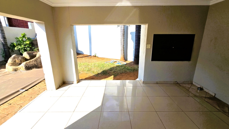 5 Bedroom Property for Sale in Faerie Glen Gauteng