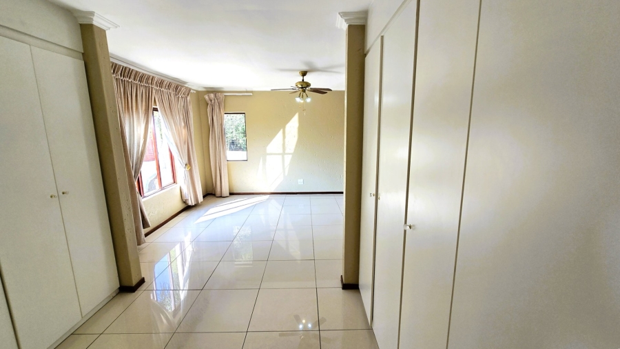 5 Bedroom Property for Sale in Faerie Glen Gauteng