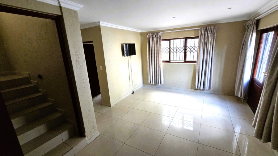 5 Bedroom Property for Sale in Faerie Glen Gauteng