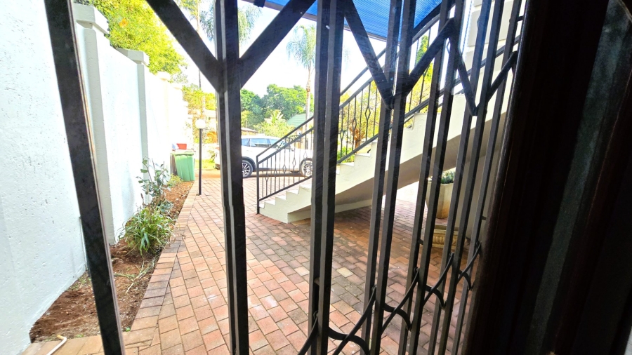 5 Bedroom Property for Sale in Faerie Glen Gauteng