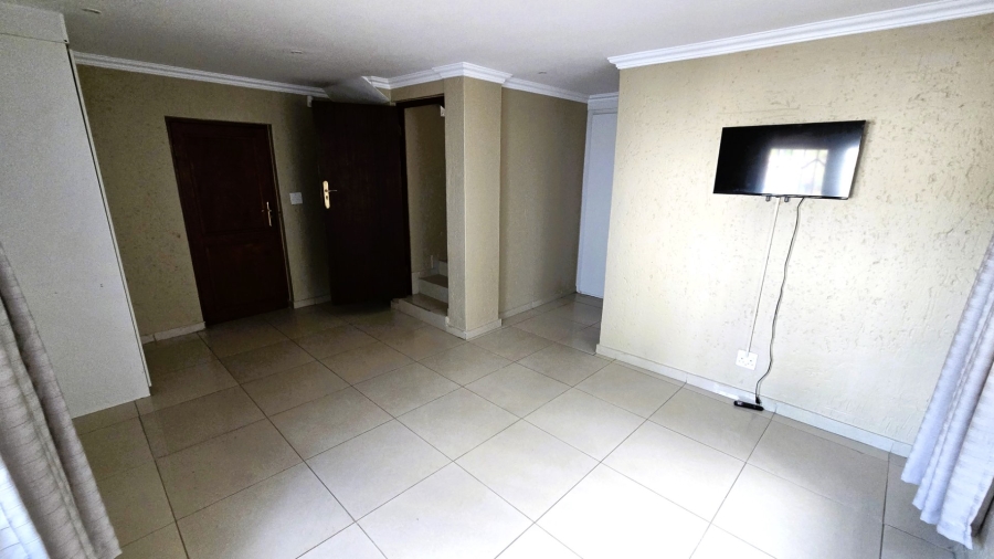 5 Bedroom Property for Sale in Faerie Glen Gauteng