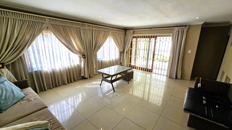 5 Bedroom Property for Sale in Faerie Glen Gauteng