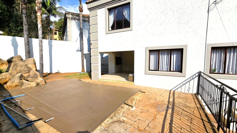 5 Bedroom Property for Sale in Faerie Glen Gauteng