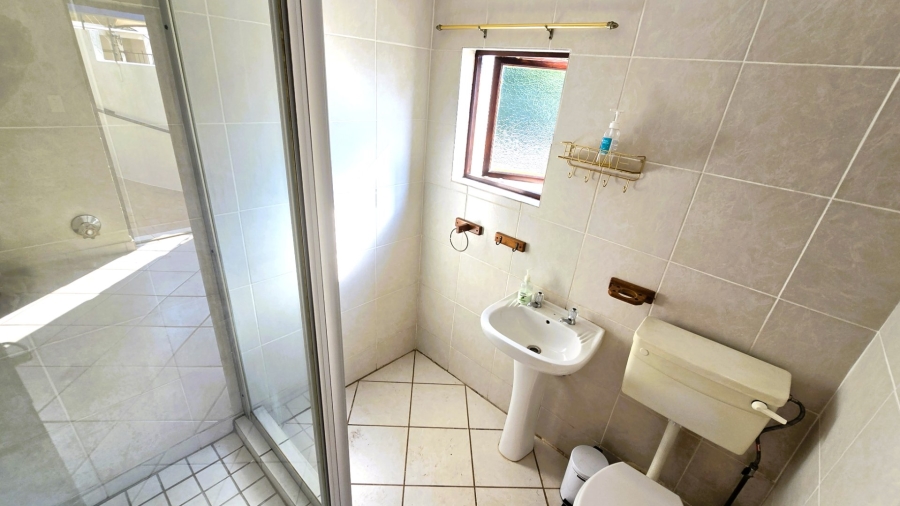 5 Bedroom Property for Sale in Faerie Glen Gauteng