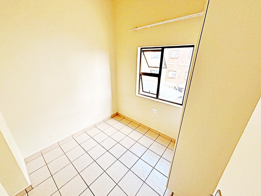1 Bedroom Property for Sale in Die Hoewes Gauteng