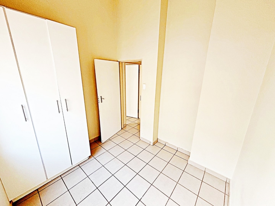 1 Bedroom Property for Sale in Die Hoewes Gauteng