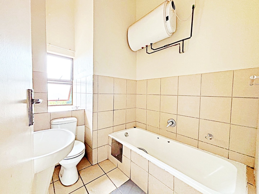 1 Bedroom Property for Sale in Die Hoewes Gauteng