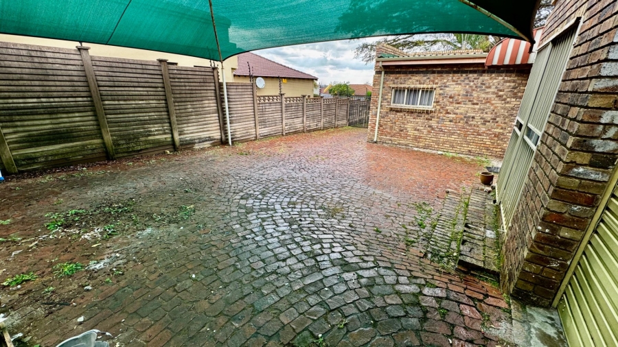 To Let 3 Bedroom Property for Rent in The Reeds Gauteng