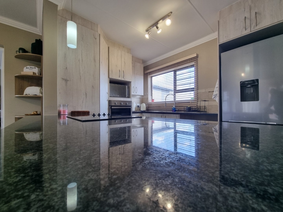 2 Bedroom Property for Sale in Rooihuiskraal North Gauteng