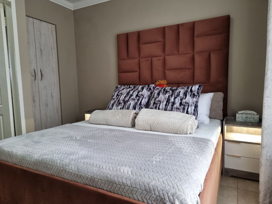 2 Bedroom Property for Sale in Rooihuiskraal North Gauteng