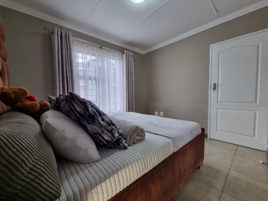 2 Bedroom Property for Sale in Rooihuiskraal North Gauteng