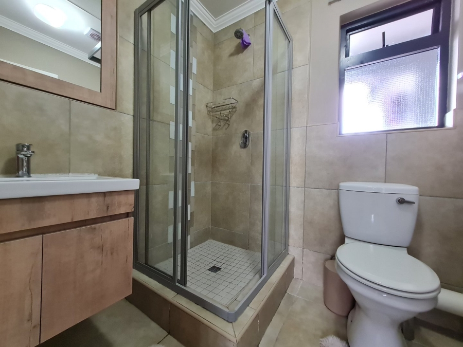 2 Bedroom Property for Sale in Rooihuiskraal North Gauteng