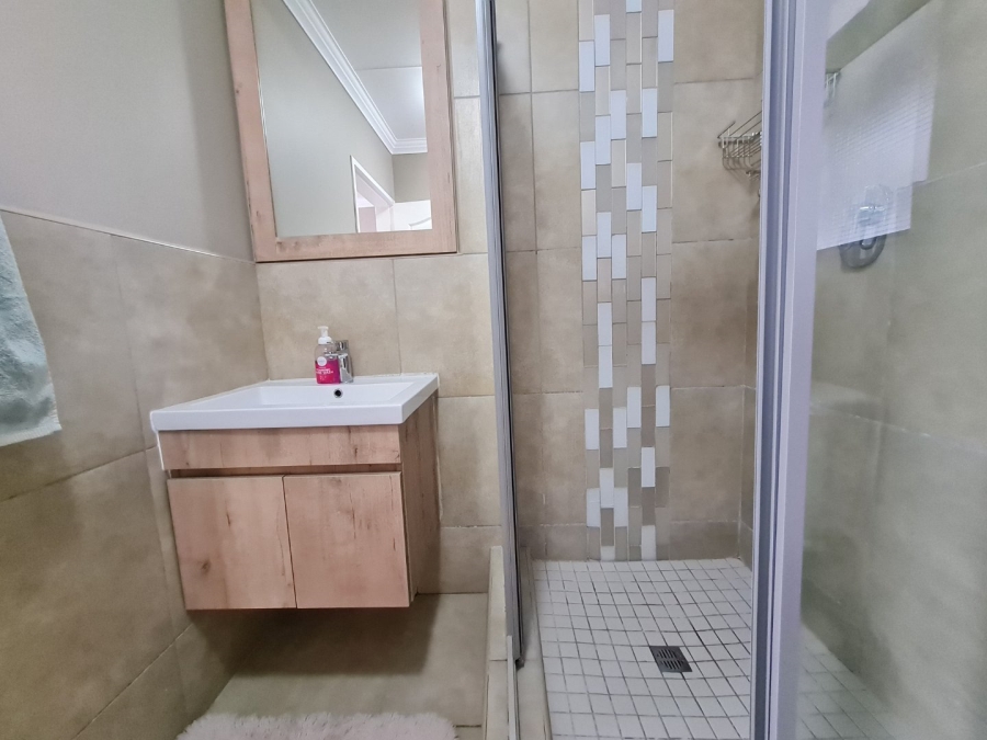 2 Bedroom Property for Sale in Rooihuiskraal North Gauteng