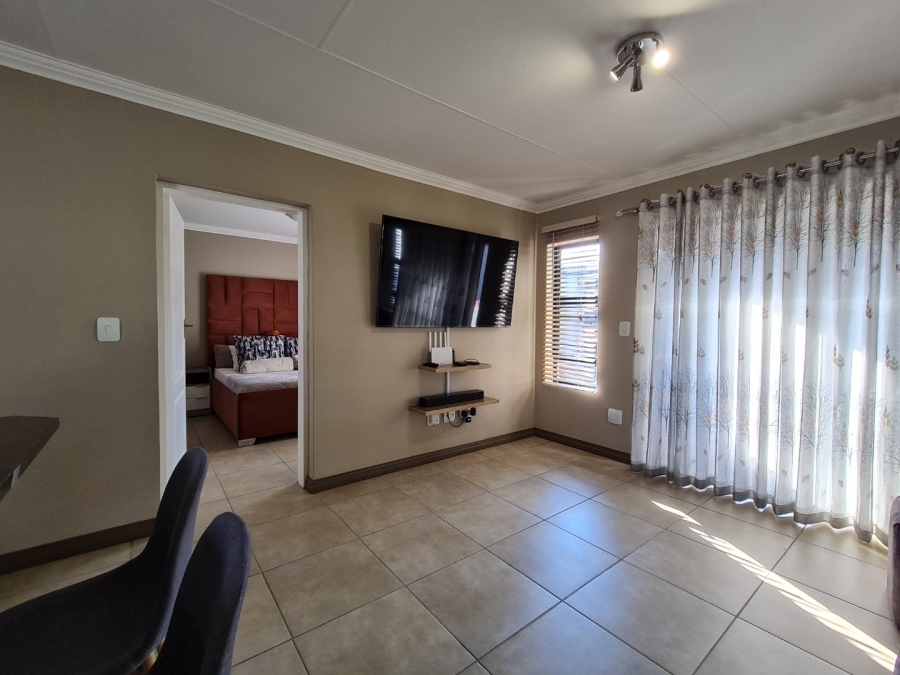 2 Bedroom Property for Sale in Rooihuiskraal North Gauteng